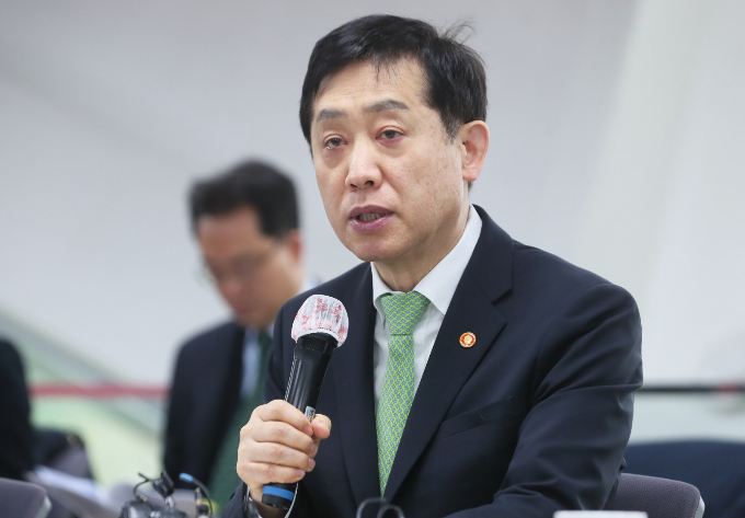 지난 19일 김주현 금융위원장이 서울  마포구 증산로 서울에너지드림센터에서 진행된 민·관, 기후위기 대응을 위한 금융지원 확대방안 간담회에 참석, 발언을 하고 있는 모습./사진=임한별 기자