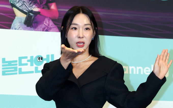 가수 이지혜가 순직한 소방관의 유족을 위해 1000만원을 기부한 사실이 뒤늦게 알려졌다. 사진은 지난해 11월 서울 종로구 새문안로 씨네큐브 광화문점에서 열린 E채널-채널S '놀던언니' 제작발표회에 참석한 가수 이지혜. /사진=뉴스1