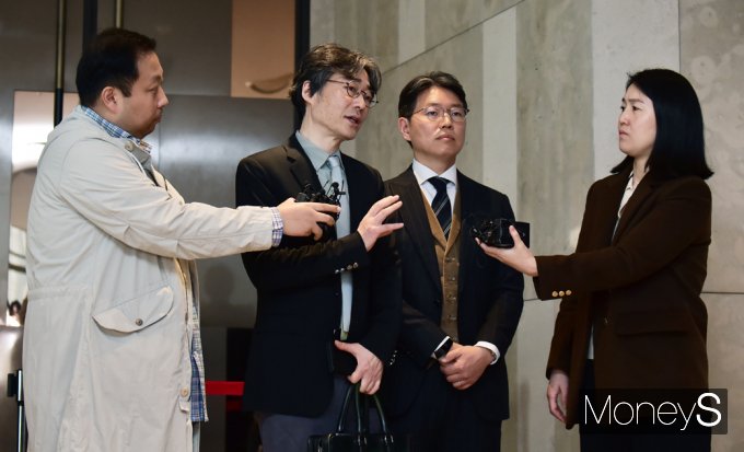 ▲ 장남 임종윤 사장(왼쪽)과 차남 임종훈 사장