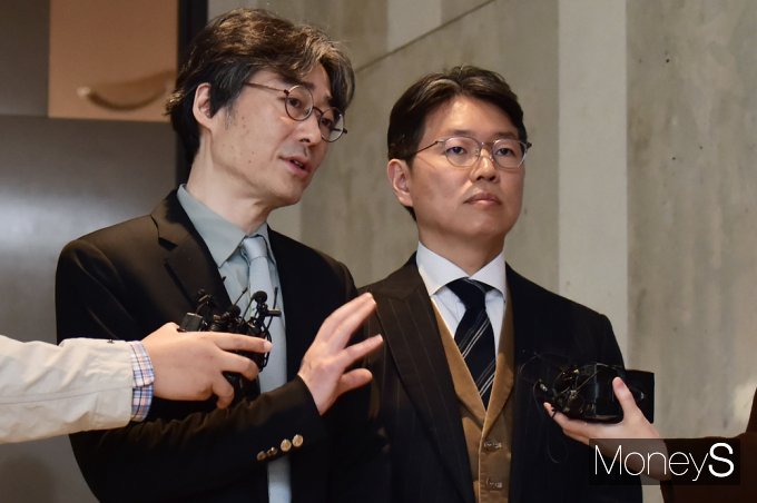 [머니S포토] 한미·OCI 통합 무산, 소액주주 임종윤·종훈 형제 손 들어줘