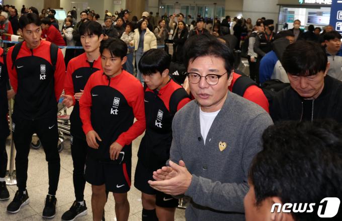 [사진] 황선홍 감독, 올림픽대표팀 격려