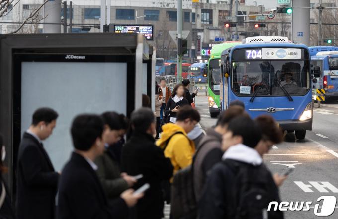 [사진] '퇴근은 버스 타고'