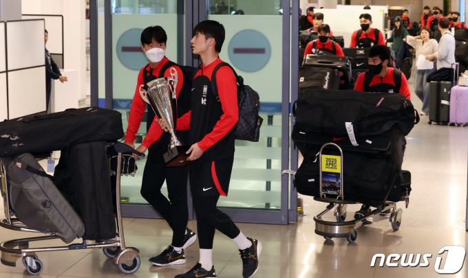 [사진] 올림픽축구대표팀, 영광스런 귀국