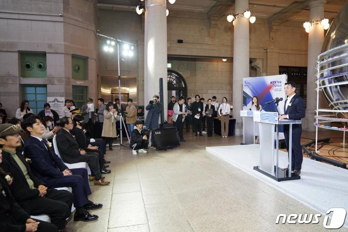 [사진] KTX 개통 20주년 기념 철도문화전 인사말 하는 한문희 사장