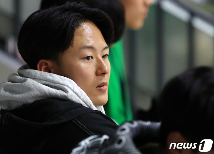 [사진] '수원FC'이승우, 현대건설 응원 왔어요!
