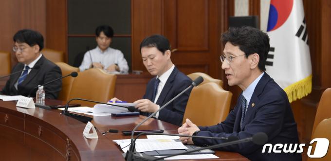[사진] 제14차 재정집행 점검회의 발언하는 김윤상 차관