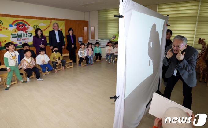 [사진] 늘봄학교 찾은 유인촌 장관