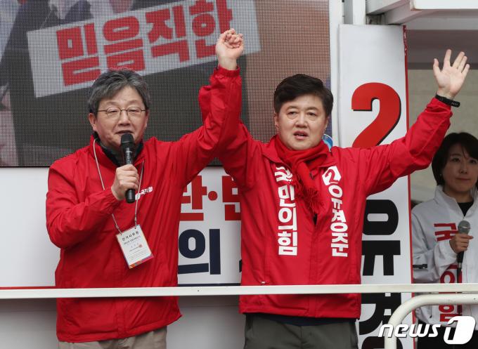 유승민 전 국민의힘 의원이 28일 오후 경기 화성시 동탄북광장에서 열린 '경기 화성정 유경준 국민의힘 후보 출정식'에서 유 후보의 지지를 호소하고 있다. 2024.3.28/뉴스1 ⓒ News1 김영운 기자