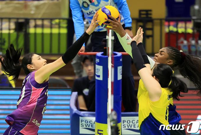 [사진] 김연경, 모마와 자존심 대결