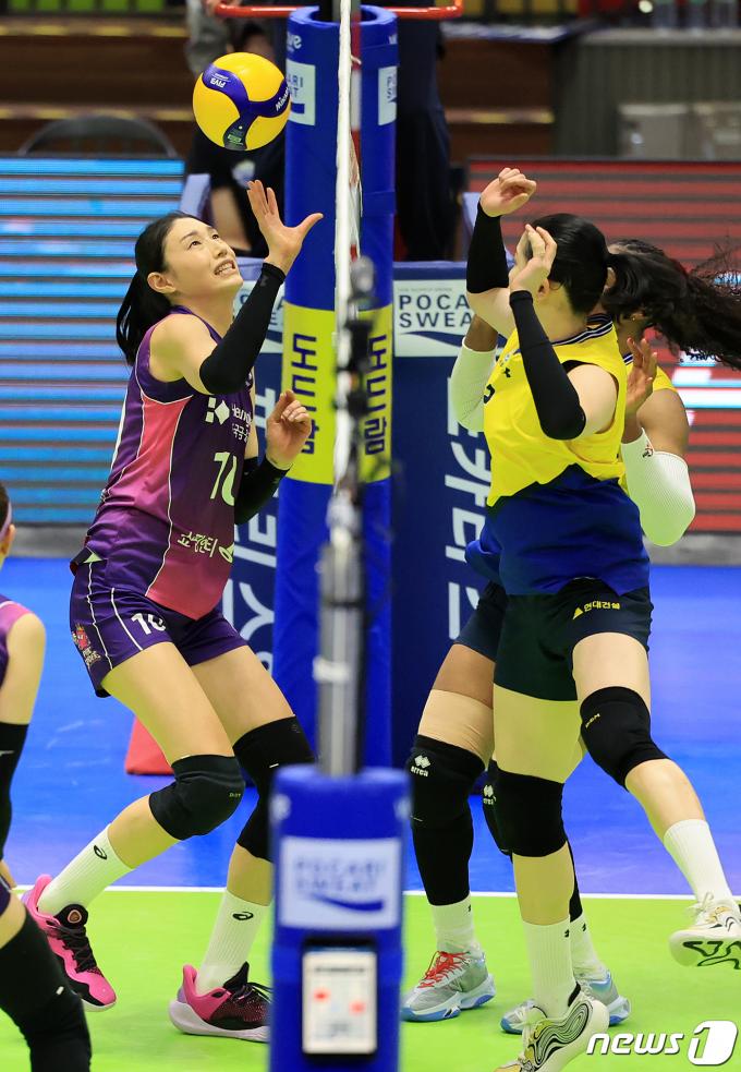 [사진] '간절한' 김연경, 넘겨야 했는데