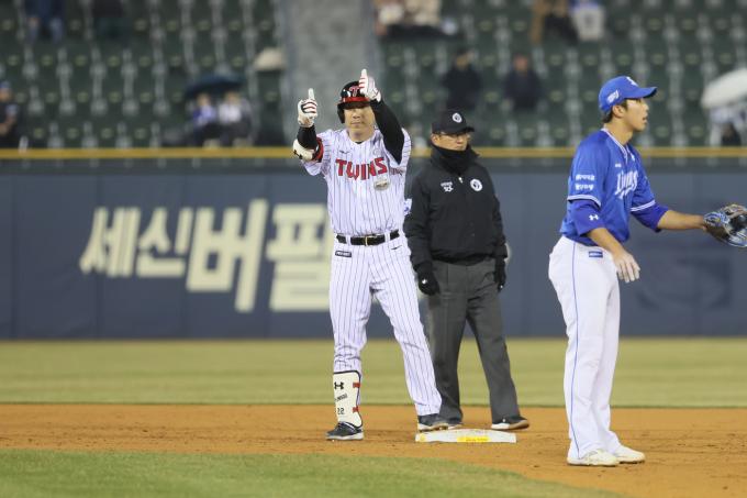 LG 트윈스가 28일 열린 KBO리그 잠실 삼성 라이온즈전에서 장단 25안타를 몰아쳐 18-1 대승을 거뒀다. (LG 트윈스 제공)