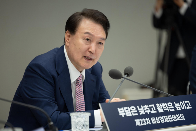 윤석열 대통령의 직무 수행 지지율이 34%, 부정 평가는 58%를 기록했다. 사진은 윤 대통령이 지난 27일 서울 용산 대통령실 청사에서 열린 제23차 비상경제민생회의에서 발언하는 모습. /사진=뉴시스(대통령실 제공)