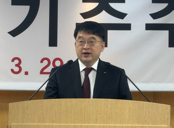 OCI그룹이 사업 다각화를 추진하고 주주 환원 정책을 확대한다. 사진은 이우현 OCI홀딩스 회장. /사진=OCI홀딩스 제공