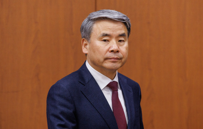 이종섭 주호주 대사의 자진 사퇴에 대해 국민의힘은 당이 민심에 순응했음을 말했고 더불어민주당은 윤석열 대통령의 사과를 요구했다. 사진은 이 대사가 지난 28일 서울 종로구 외교부 청사에서 열린 방산협력 관계부처-주요 공관장 합동회의에 참석한 모습. /사진=뉴스1(공동취재) 