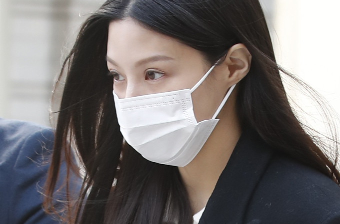 검찰이 29일 입시비리 혐의로 재판에서 벌금형을 선고받은 조국 조국혁신당 대표의 딸 조민씨(32)에 대해 불복하고 항소장을 제출했다. 사진은 1심에서 벌금형을 선고 받은 조씨. /사진=뉴스1