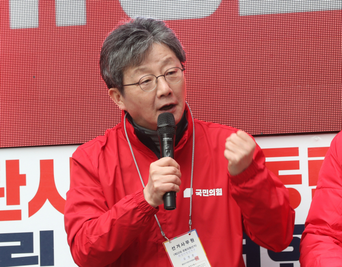유승민 전 국민의힘 의원(대구 동구을)이 4·10 총선에 나서는 국민의힘 후보들을 위해 지원 유세에 나선다. 사진은 유 전 의원이 지난 28일 경기 화성시 동탄북광장에서 열린 '경기 화성정 유경준 국민의힘 후보 출정식'에서 유 후보의 지지를 호소하는 모습. /사진=뉴스1
