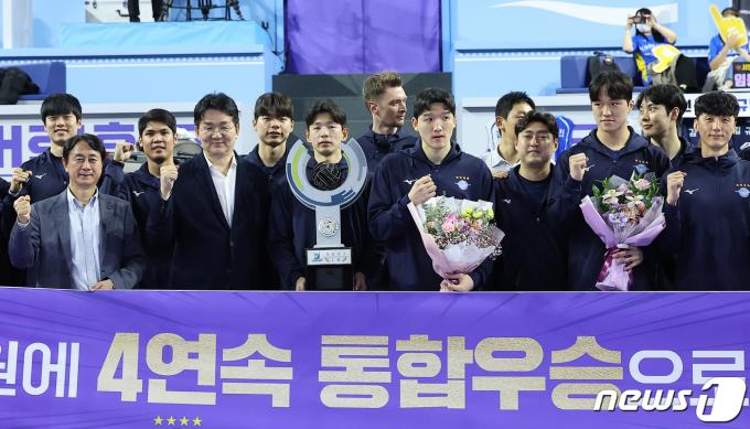 [사진] 4년 연속 정규리그 우승 차지한 대한항공