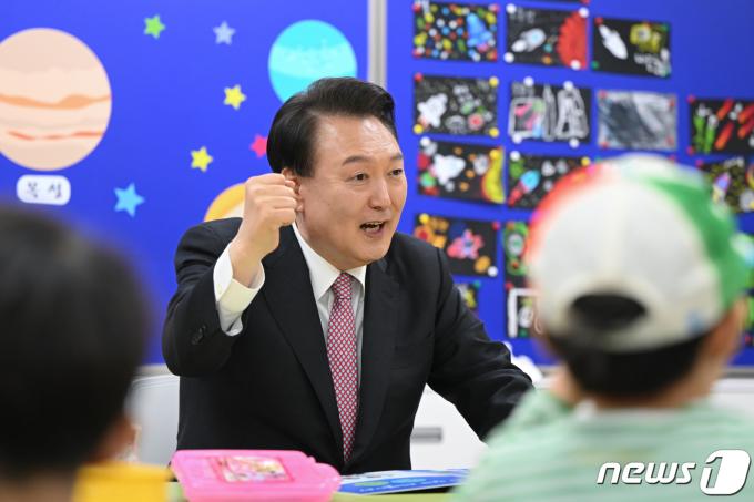[사진] 윤 대통령, 누리호 발사 일일 특강