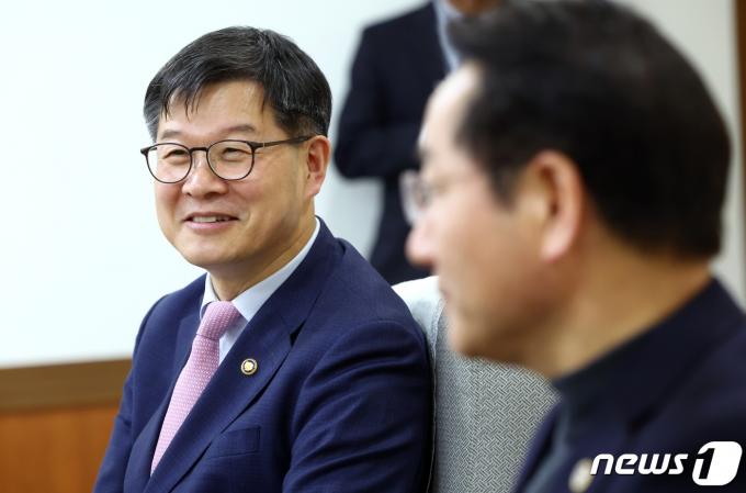 [사진] 이기일 복지부 차관, 유정복 인천시장과 간담회