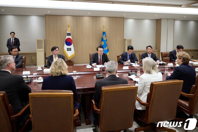 [사진] 미국 의회 상하원 의원단 만난 윤 대통령