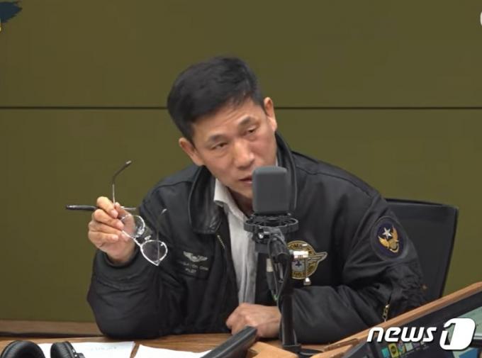 진중권 광운대 특임교수가 29일 밤 CBS라디오 '박재홍의 한판 승부'에서 전날 생방송 중 공정성 문제를 제기하며 