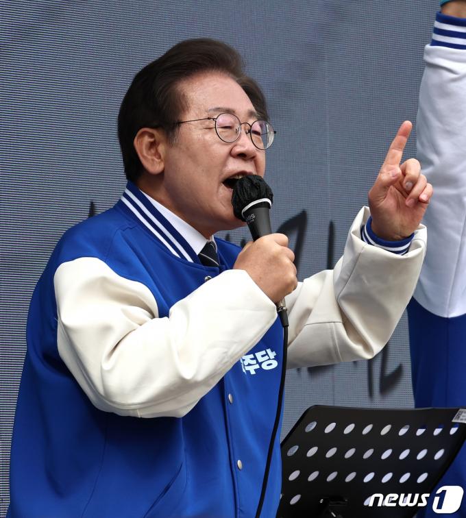 [사진] 송기호 후보 지지발언하는 이재명