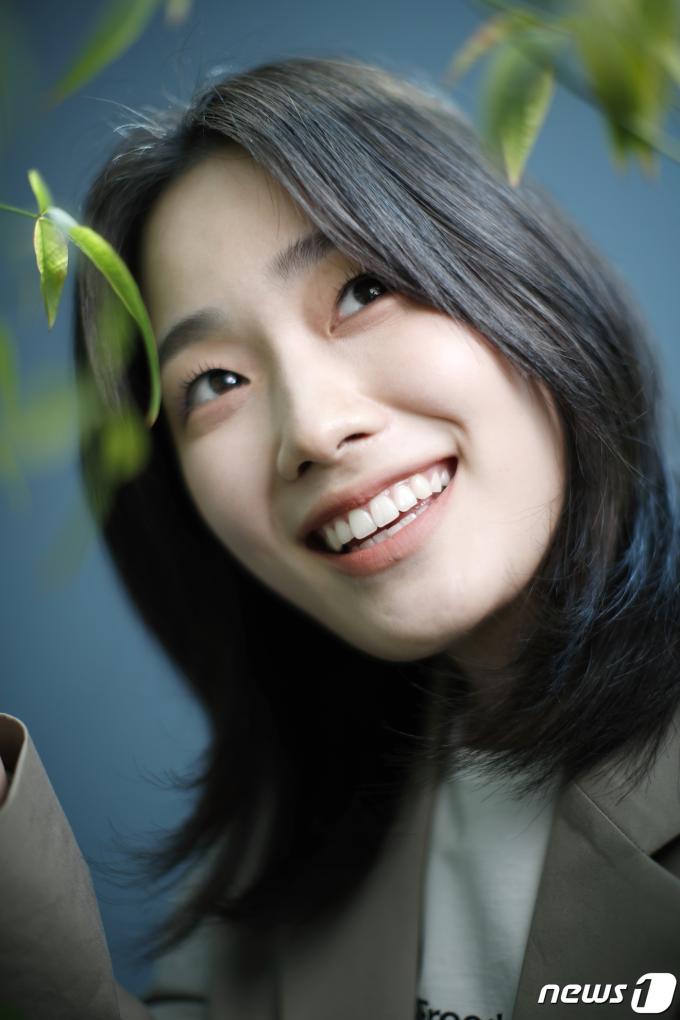 [사진] 황현정, 봄꽃 미소