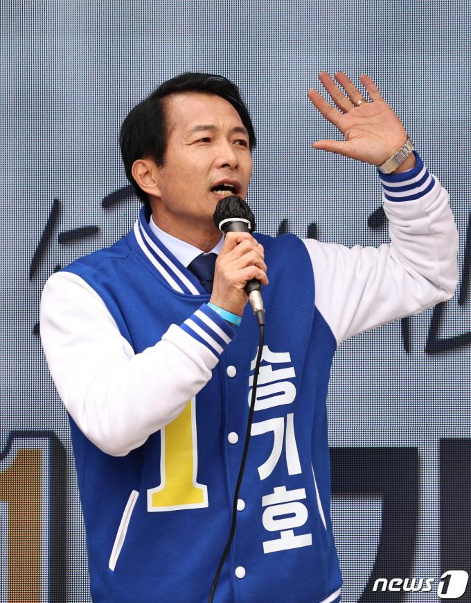 [사진] 지지 호소하는 송기호 후보