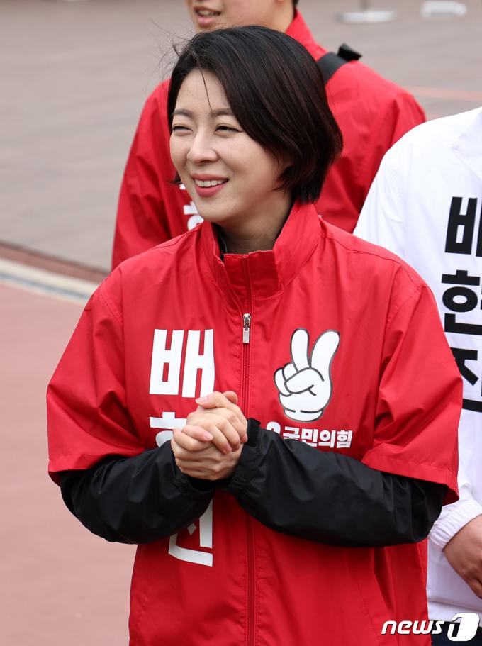 [사진] 주말 거리인사 나선 배현진 후보