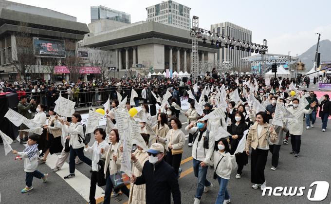 [사진] 도심 속 '2024 부활절 퍼레이드'