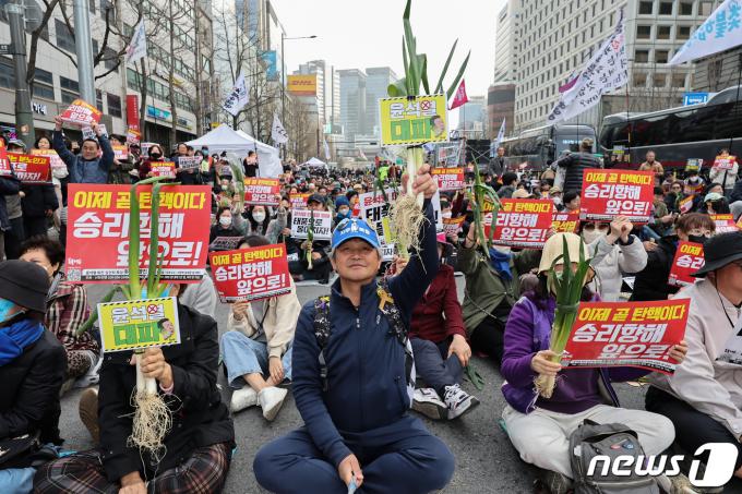 [사진] '대파와 피켓들고'