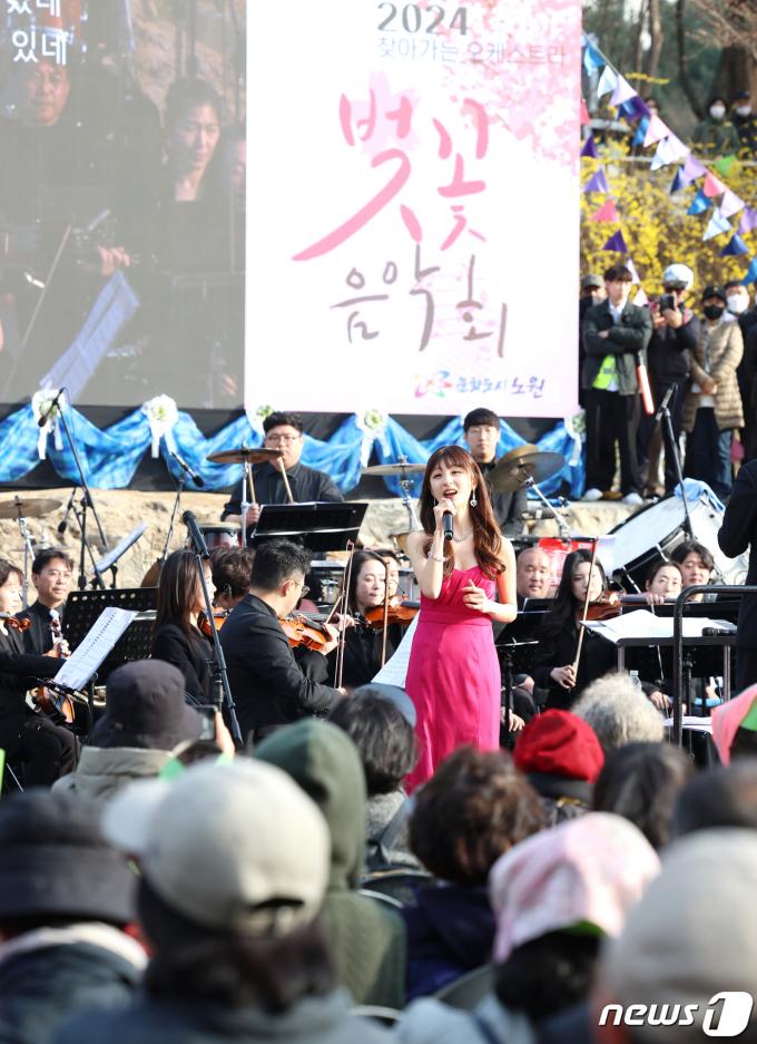 [사진] 심규연, 꽃 향기 나는 공연