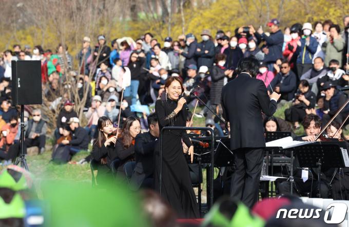 [사진] 최정원, 행복을 주는 공연