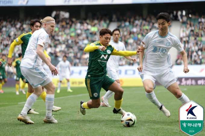 전북 현대와 울산HD의 현대가 더비가 2-2로 끝났다. (한국프로축구연맹 제공)