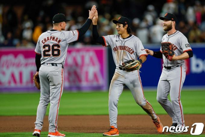 [사진] 이정후, 적시타 포함 MLB 첫 멀티히트