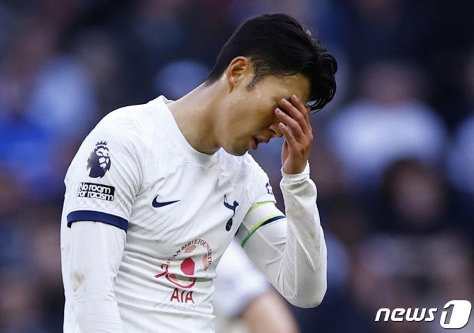 [사진] EPL 루턴 타운 전서 득점 실패 아쉬워하눈 손흥민
