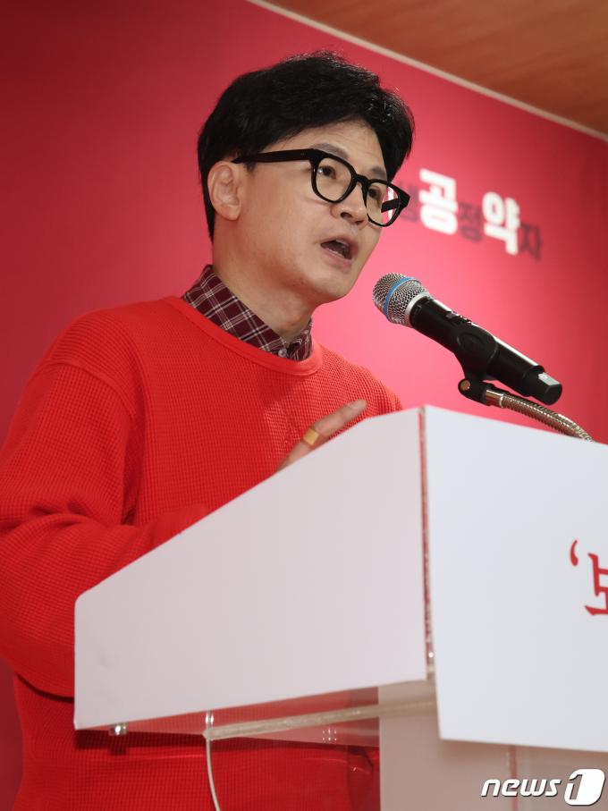 [사진] 한동훈 총괄선대위원장이 말하는 보육비 대책