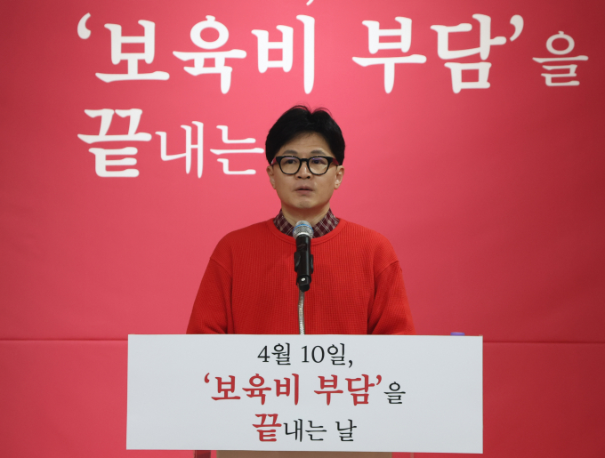 한동훈 국민의힘 총괄선거대책위원장이 31일 경기 성남시 분당구 연음홀에서 '보육비 부담' 관련 공약발표 기자회견을 하고 있다. / 사진=뉴스1 송원영 기자