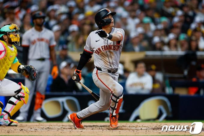 이정후가 31일 샌디에이고전에서 MLB 데뷔 첫 홈런을 날렸다. ⓒ AFP=뉴스1