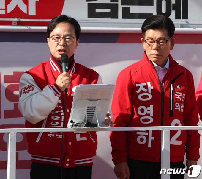 [사진] 발언하는 윤용근 후보