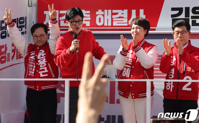 [사진] 한동훈 위원장, 성남 시민 향해 지지호소