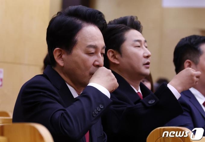 [사진] 부활절 예배 참석한 원희룡·이천수