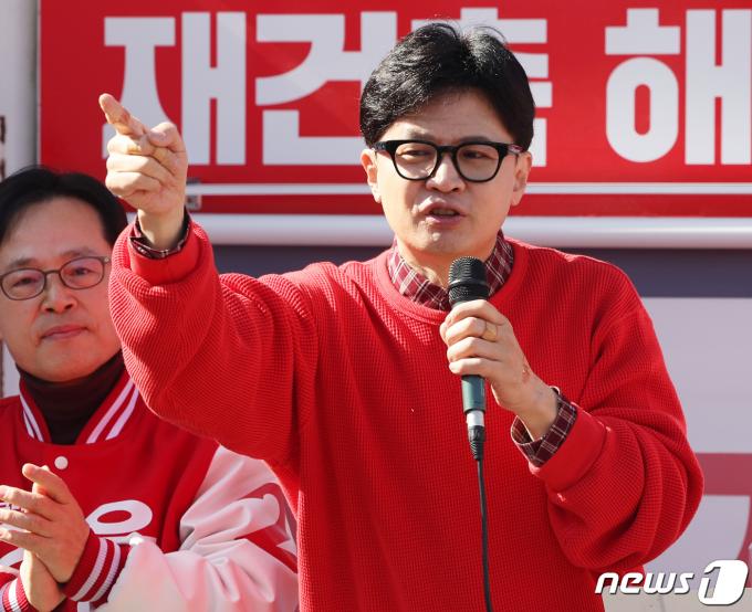 [사진] 성남에서 지지 호소하는 한동훈