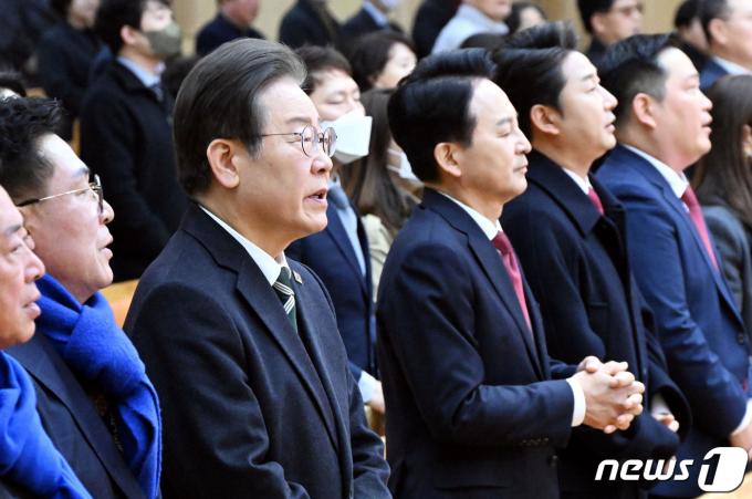 [사진] 이재명·원희룡, 나란히 부활절 예배 참석