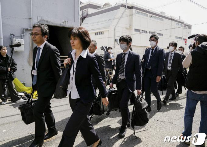 [사진] ‘붉은 누룩’ 고바야시 제약 방문하는 日 후생성 관리