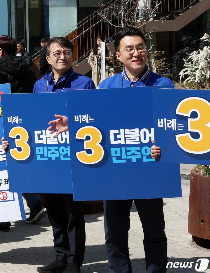 [사진] 더불어민주연합, 거리인사