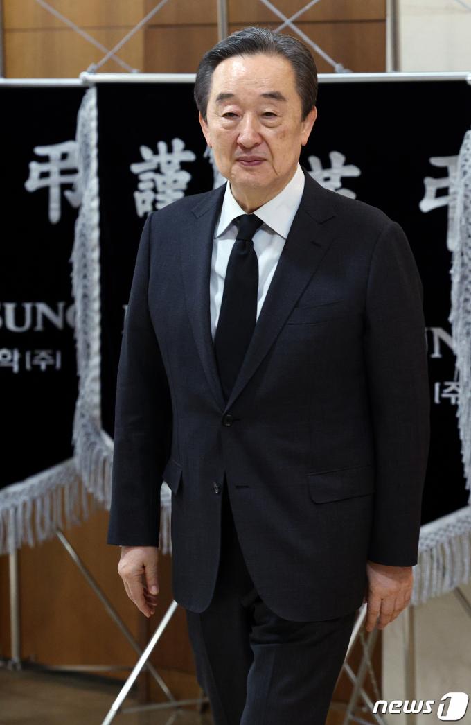 [사진] 조문 마친 신성수 회장