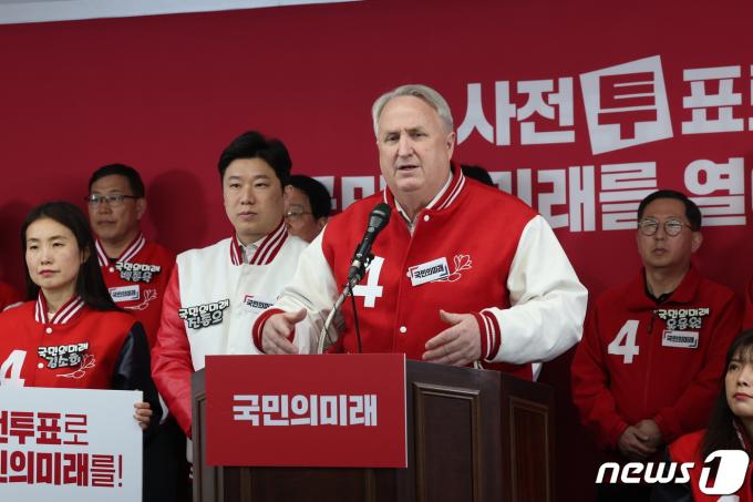 [사진] 인요한, 사전투표 독려