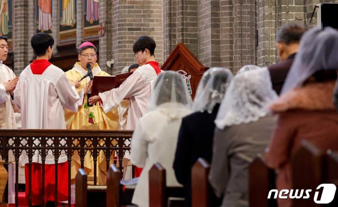 [사진] 명동성당에서 열린 주님 부활대축일 낮미사