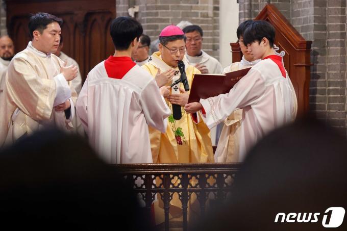 [사진] 미사 집전하는 정순택 대주교